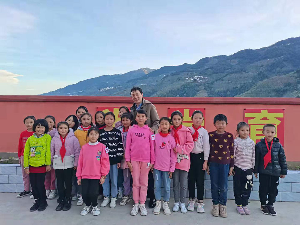 助力教育扶贫产业扶贫，点亮梦想——创始人康总云南爱心支教